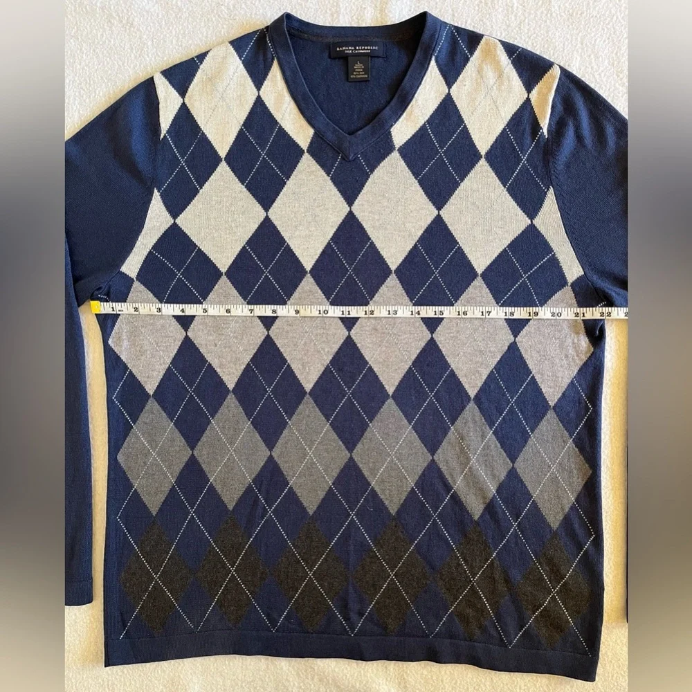 Banana Republic - Men’s Preowned Silk & Cashmere V Neck Sweater - Blue - Size L
